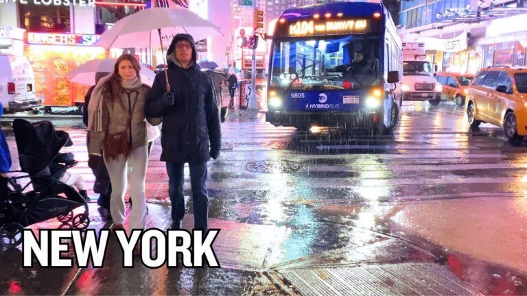 Rainy Night in New York City ☔🗽 – Experience NYC! Explore Manhattan at NIGHT!